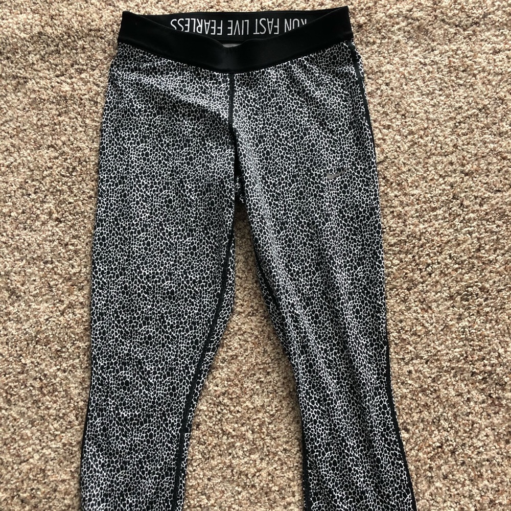 Nike printed crop leggings